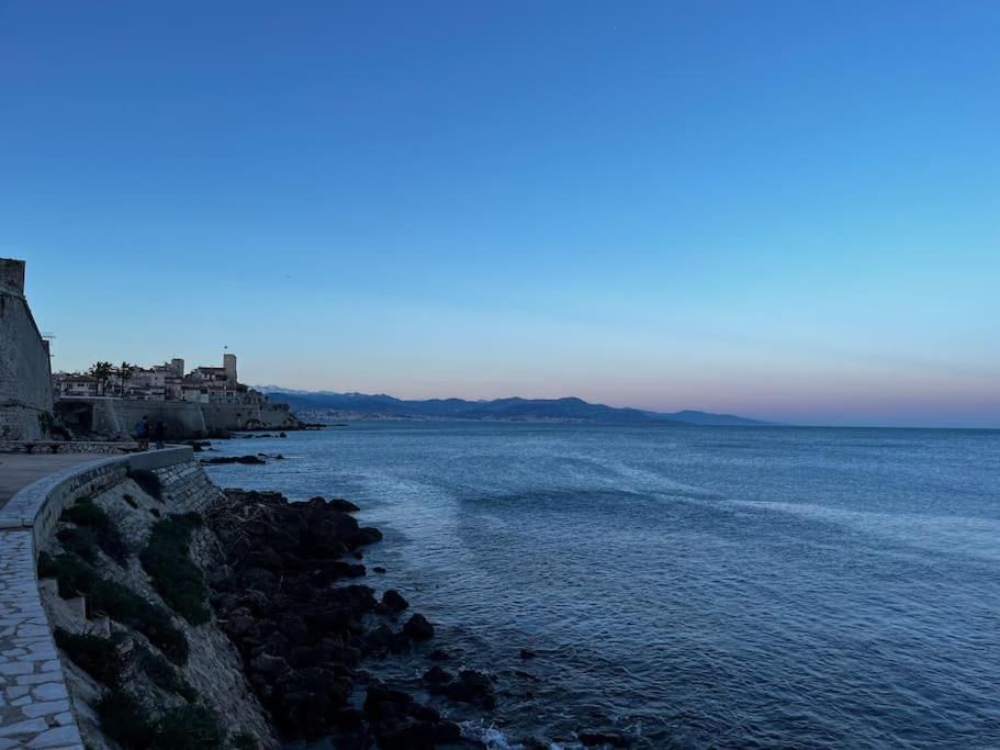 Newly Renovated Charming Downtown Apartment Antibes Extérieur photo