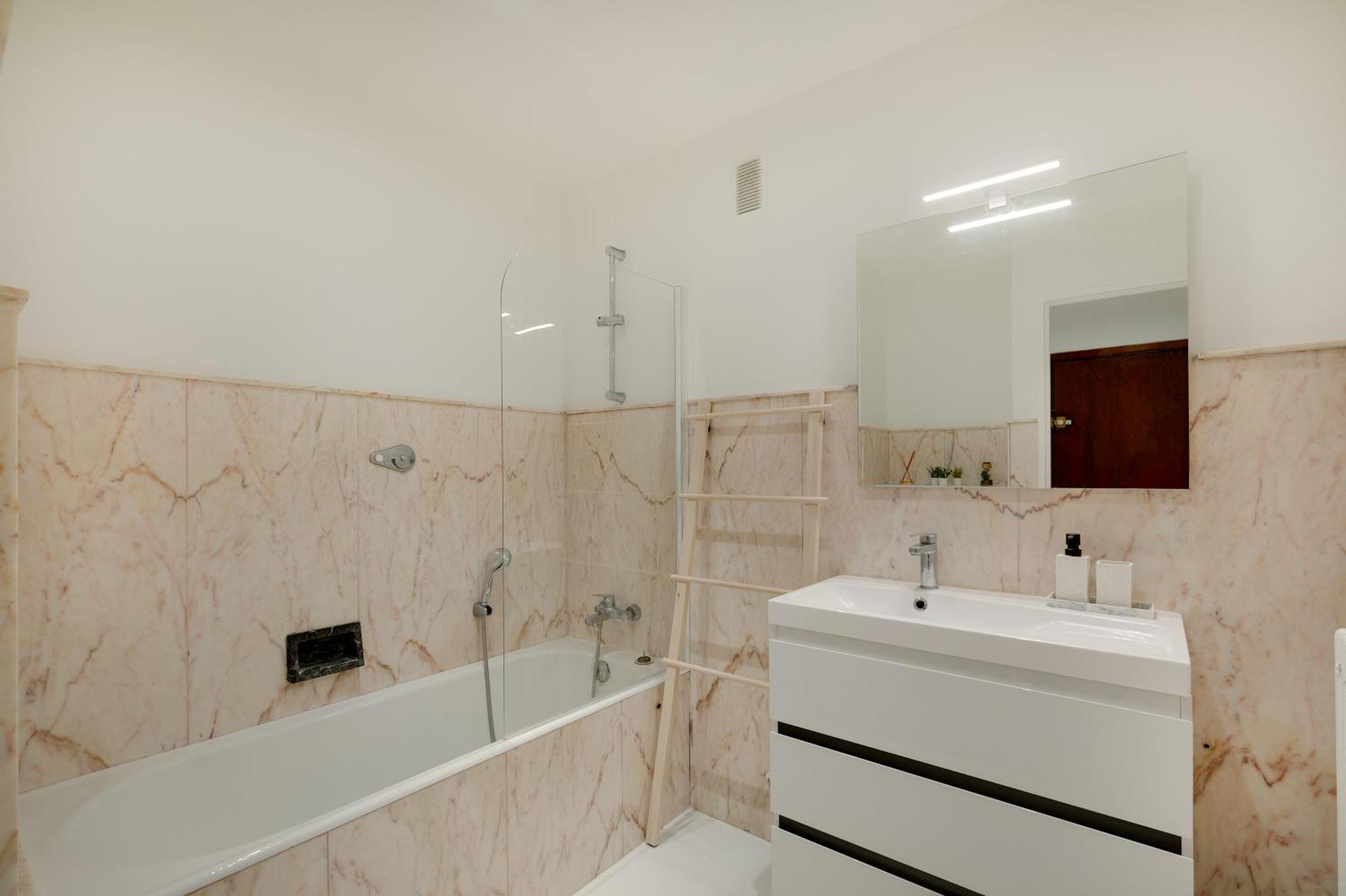 Newly Renovated Charming Downtown Apartment Antibes Extérieur photo